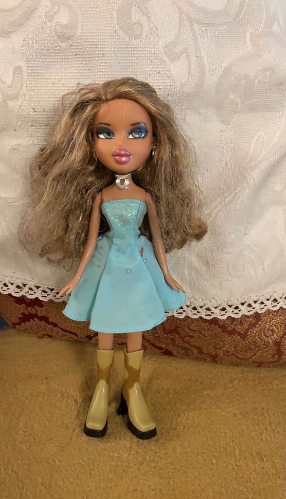 2005 Hollywood Style Yasmin Bratz doll 