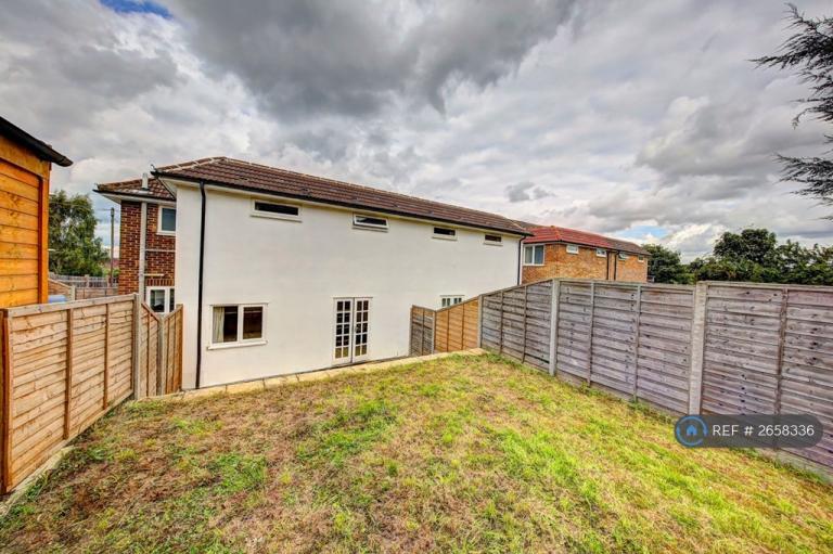 6 bedroom house in Addison Gardens, Surbiton, KT5 (6 bed) (#2658336)