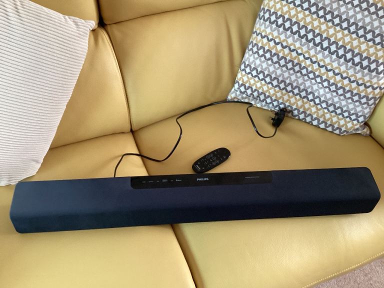 Philips Sound bar for TV, with remote and main cable.