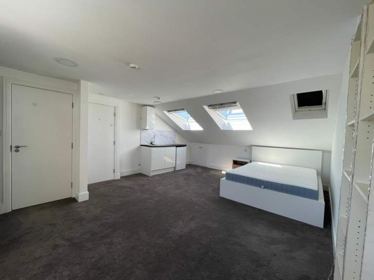 🏡 TO LET • Studio Flat  • Inc. All Bills + CTax • Seven Kings, IG3 8PF 🏡