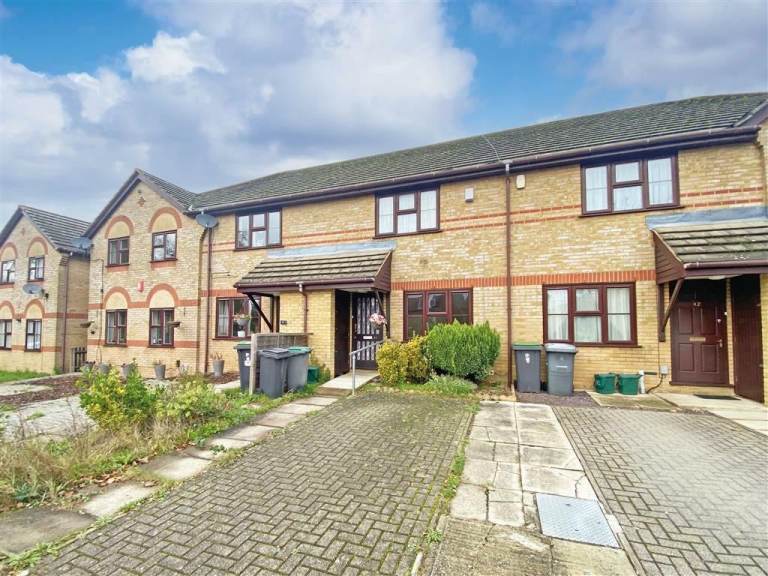 One bed maisonette lovely decorated and furnished 
