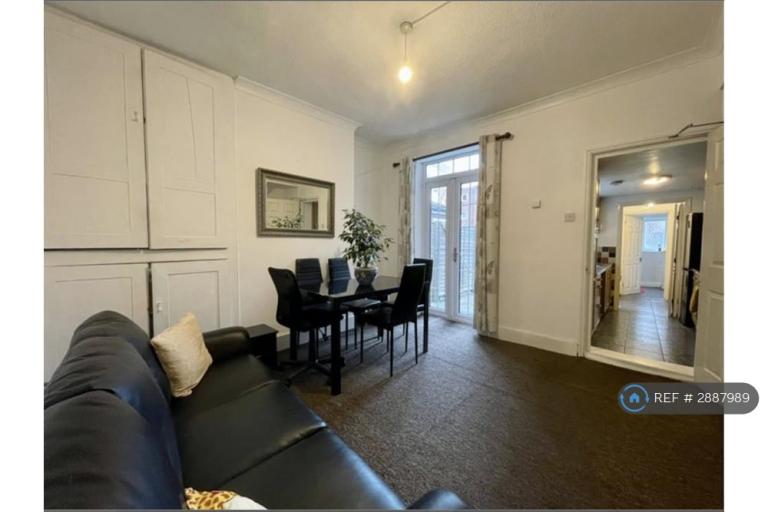 4 bedroom house in North Street, Luton, LU2 (4 bed) (#2887989)