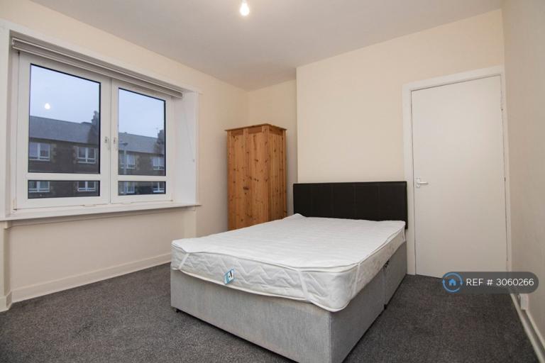 2 bedroom flat in Seaton Road, Aberdeen, AB24 (2 bed) (#3060266)