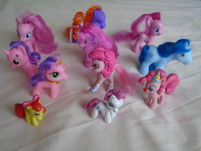 Child play toy mixed lot of My Little Pony horse figures x 11