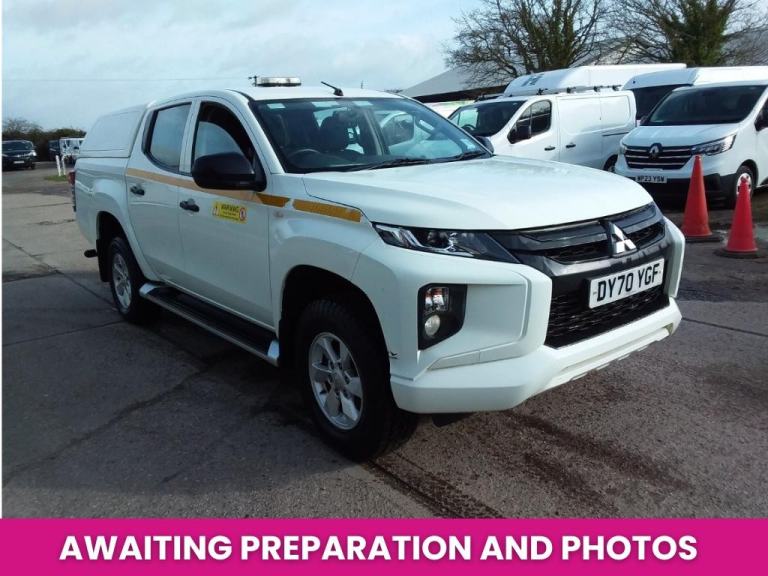 Mitsubishi L 200 DI-D 150 4LIFE 4WD DOUBLE CAB WITH TRUCKMAN TOP