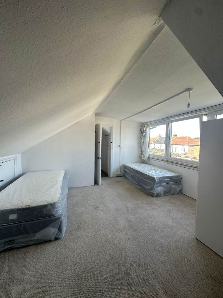 Twin Room Available – Furnished Accommodation