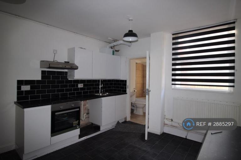 4 bedroom house in Wilford Crescent East, Nottingham, NG2 (4 bed) (#2885297)