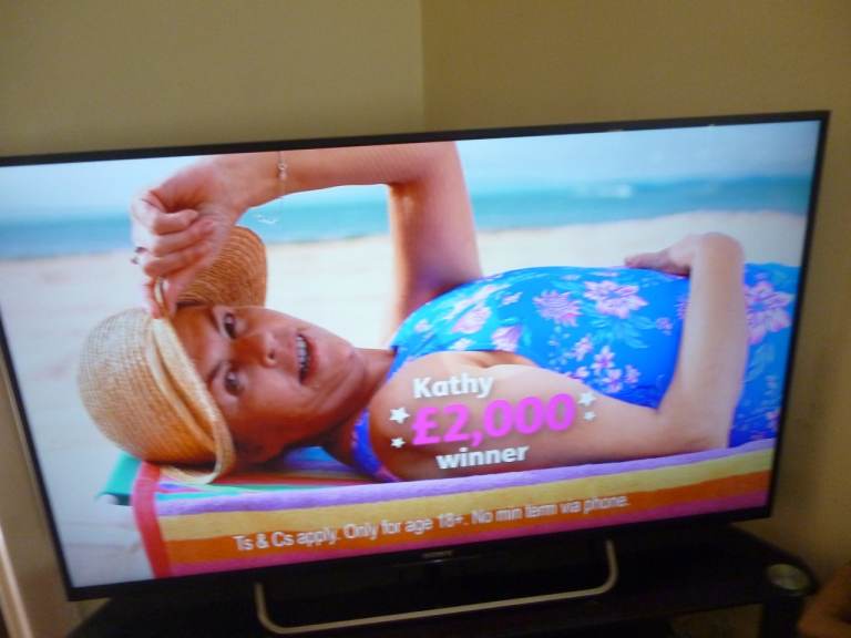 Very beautiful quality Sony Bravia 42" smart features & free view Tv/remote/stand,excellent..