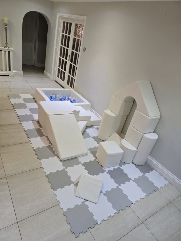 Softplay with interlocking mats and ballpit