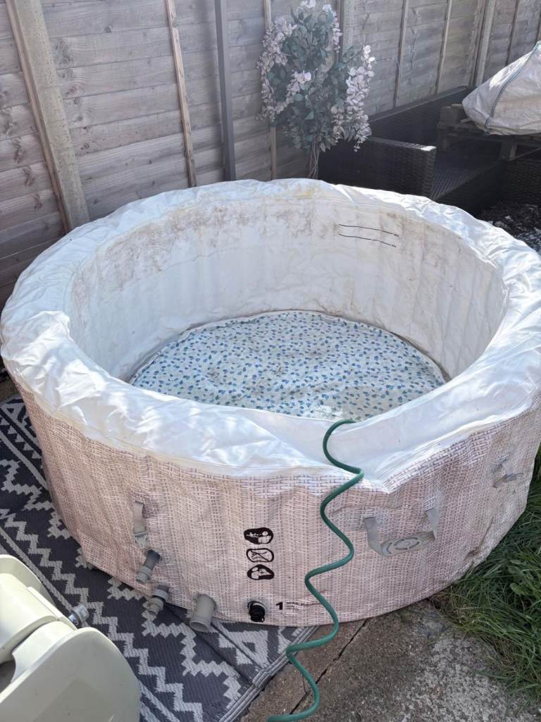 Lazyspa cancun hot tub 