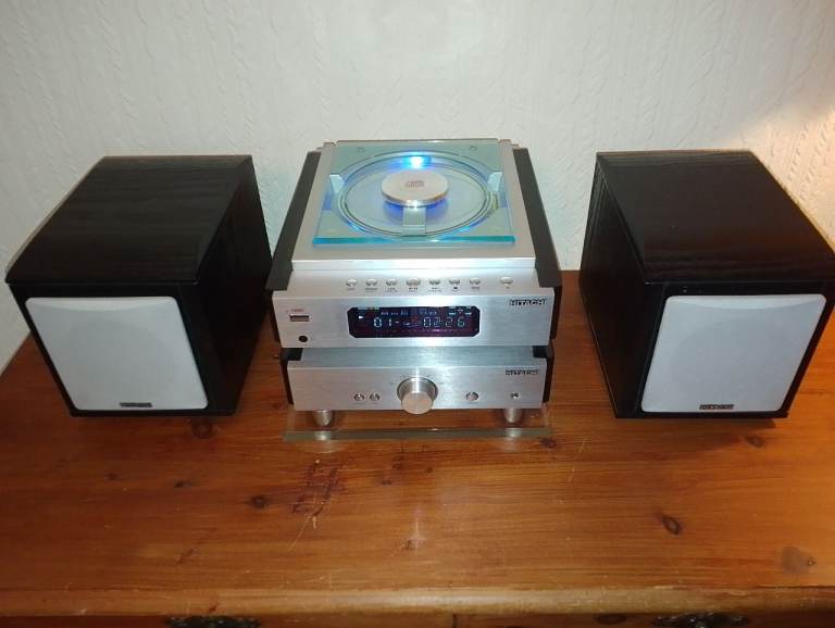 Hitachi AX-M66 Micro Hi-Fi system with CD player and aux inputs for MP3 etc, excellent condition