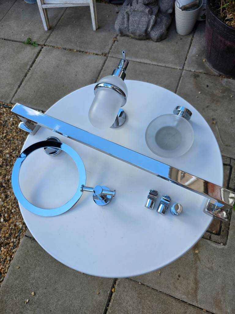 Bathroom accessories 