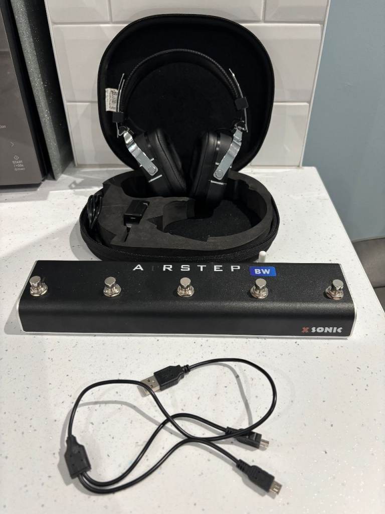 Waza Craft Headphones with Hard Case and Airstep BW – Excellent Condition