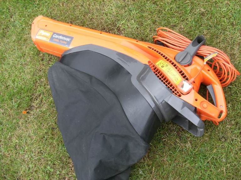 Flymo turbo garden vac/leaf blower, please read description.