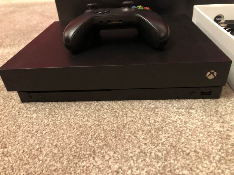 Microsoft Xbox One X - 1TB - Boxed
