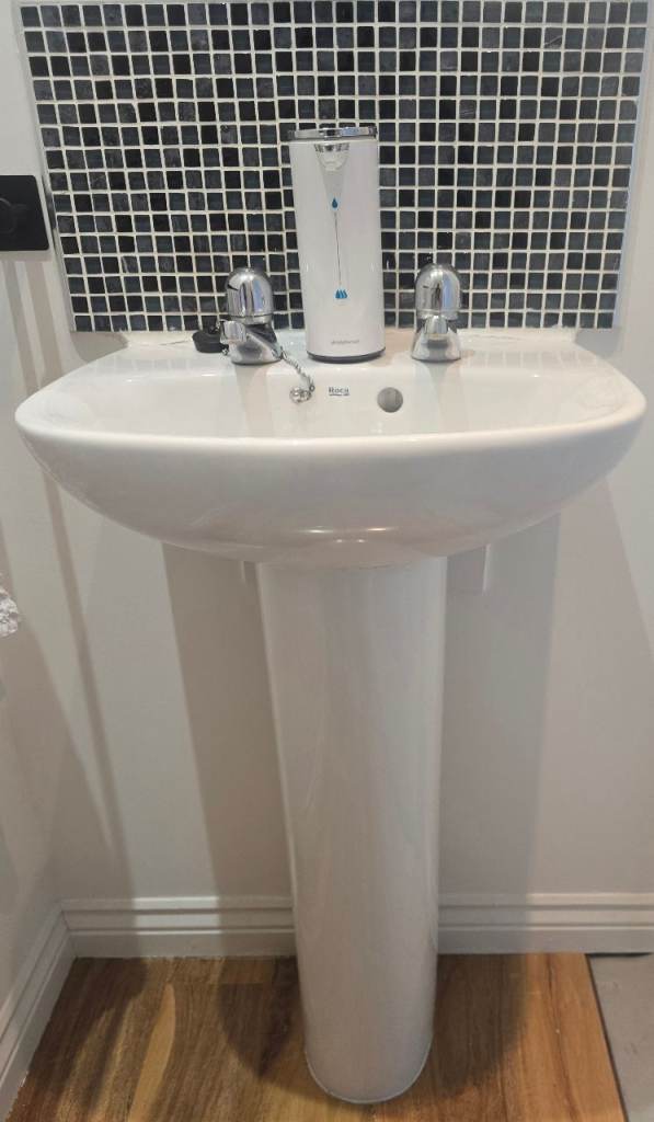 Toilet Basin pedastal and taps