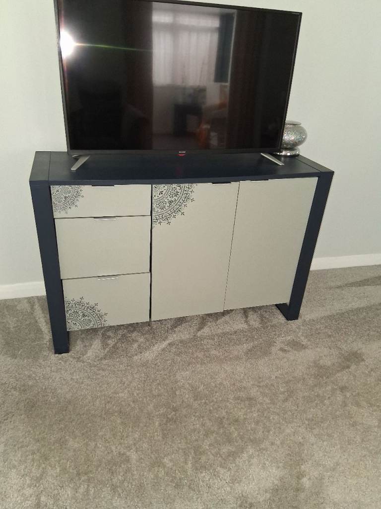 Unit and side table 