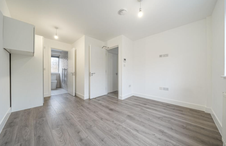 LONDON DSS UC LCW PIP BENEFITS ROOM AVAILABLE 