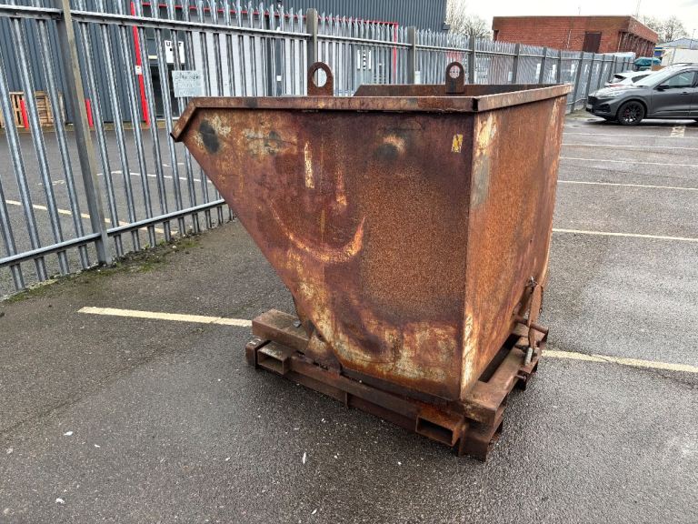Forklift Tipping Skips 
