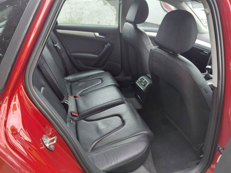Audi, A4, Saloon, 2014, Manual, 1968 (cc), 4 doors