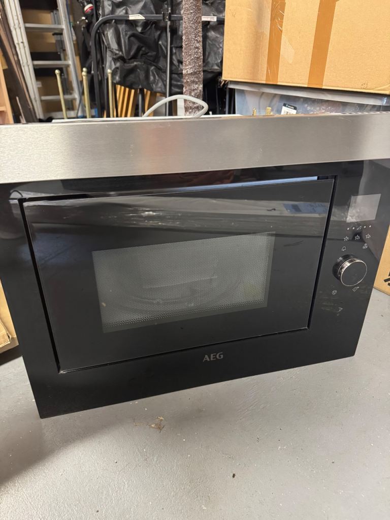 AEG integrated microwave