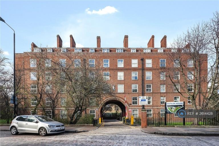 3 bedroom flat in Matilda House, London, E1W (3 bed) (#2614428)