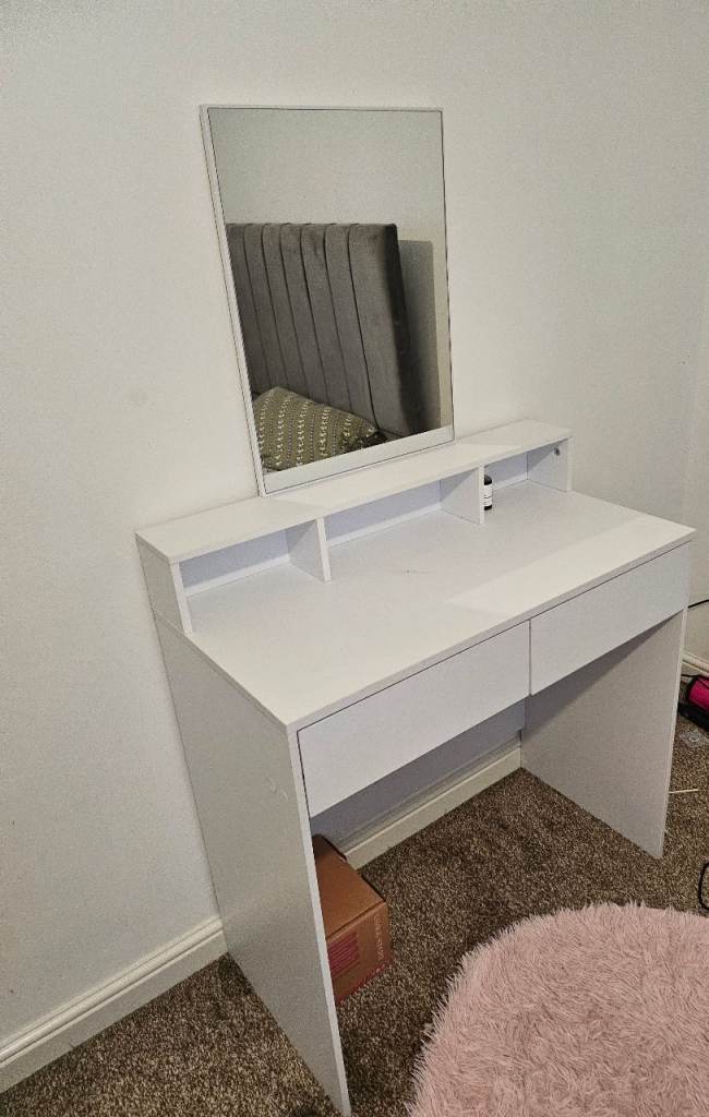 Accepting offers! Dressing Table with Mirror – Excellent Condition, Two Drawers