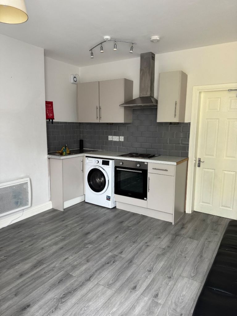 1 bedroom ground floor flat 