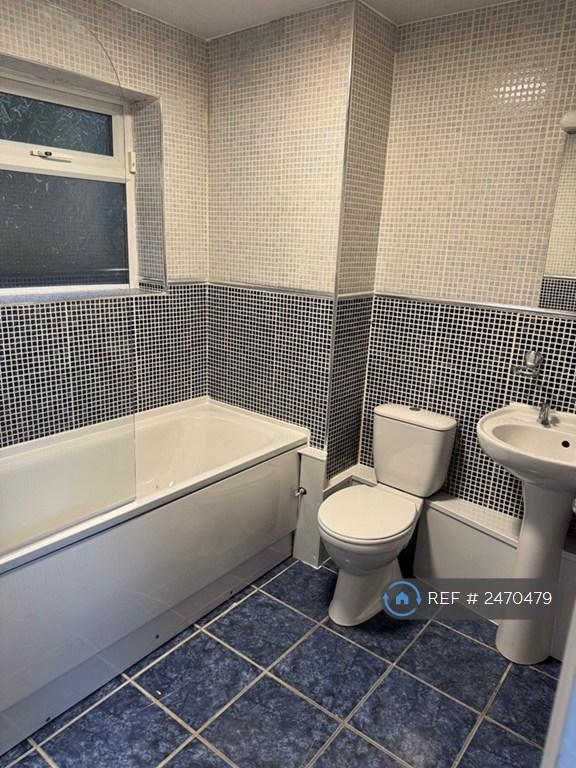 2 bedroom flat in Mayfield Road, Salford, M7 (2 bed) (#2470479)