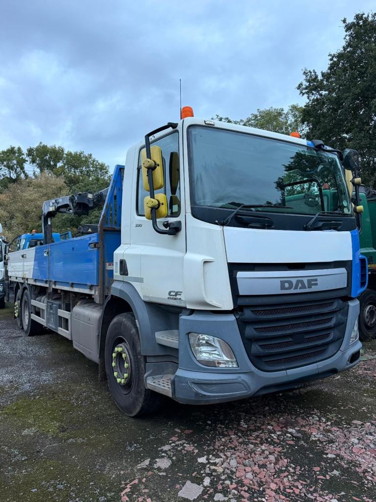 2015 DAF CF 75.330 26T DROPSIDE WITH HMF 1430 CRANE