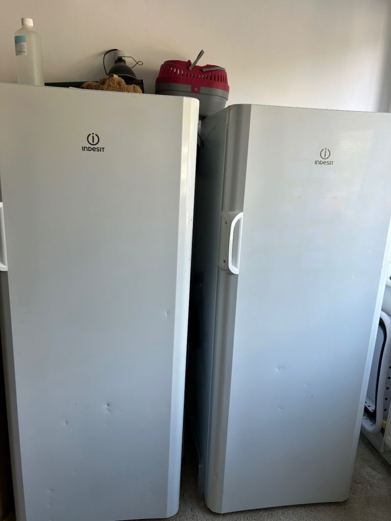 Fridge free standing 