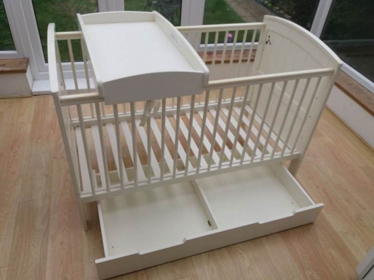 Mamas and Papas convertible Cot Bed with Baby Change Table and Storage Drawer - Free