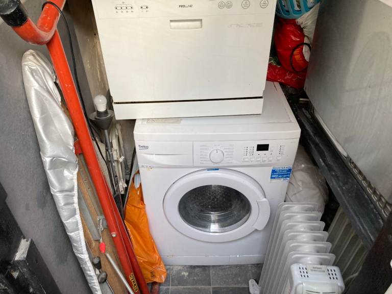 IncludesBillsNet In5BedFlat DRoom ToLet Share 2Shower KitchenDiningSitting VeryNearTubeBusShopsPark