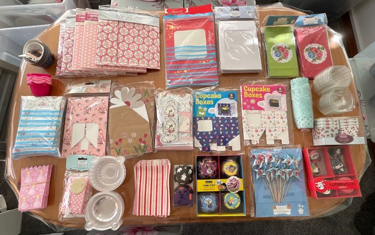 Big selection of assorted cake boxes, boards, bags and cases.