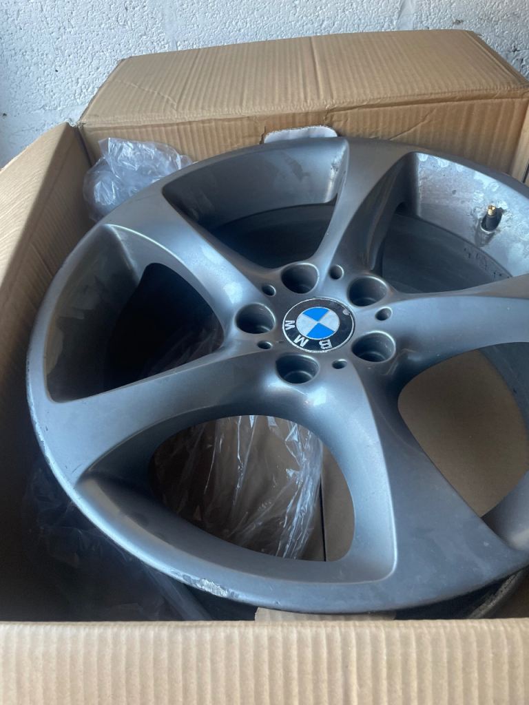 BMW 19 inch twist wheels 8x5 front 9x5 rear