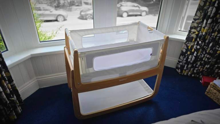 SnuzPod4 Bedside Crib - Natural (87% Off RRP!) + Free Bedding