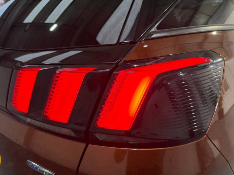 2017 Peugeot 3008 1.2 Puretech Allure 5dr EAT6 HATCHBACK PETROL Automatic