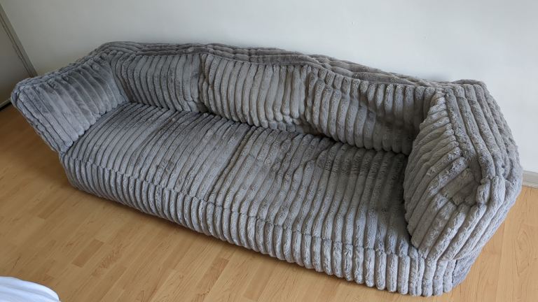 Sofa, Lounge Pug (excellent condition)
