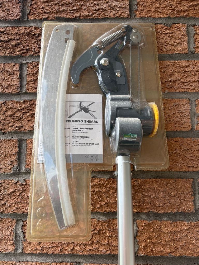 Extendable pruning shears - brand new - collect today
