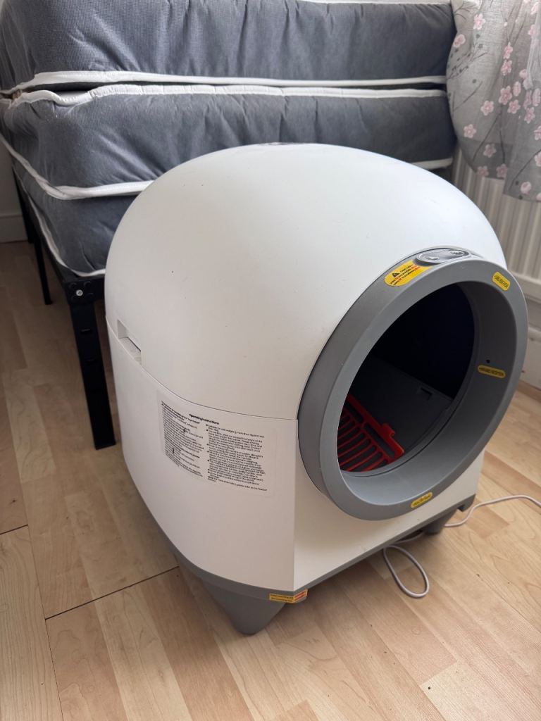 Cat litter box 