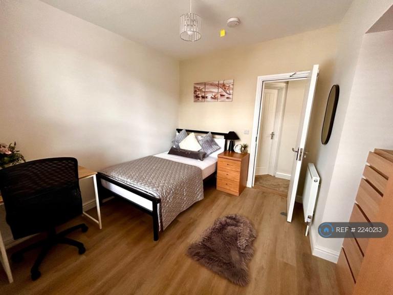 1 bedroom in Stansted Road, Southsea, PO5 (#2240213)