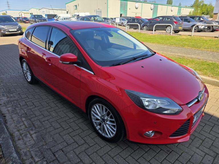 FORD FOCUS 1.0 T EcoBoost Zetec Red Manual Petrol 2014