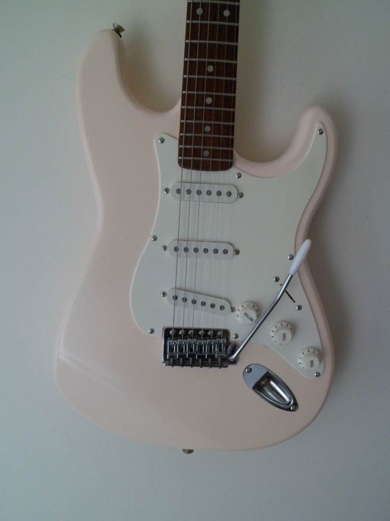 **AFFINITY   SERIES   FENDER  SQUIER  STRAT **