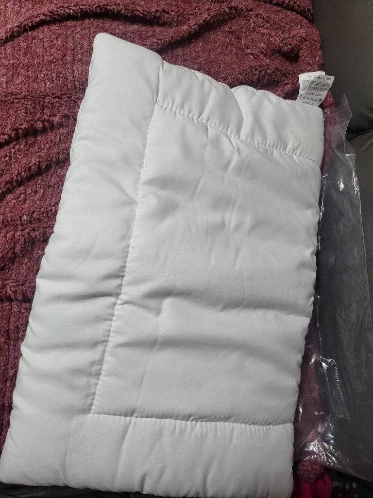 Toddler cot pillow