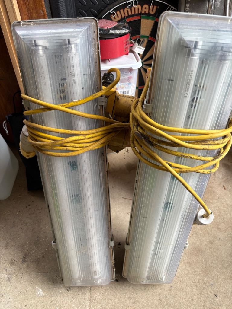 110v site lights