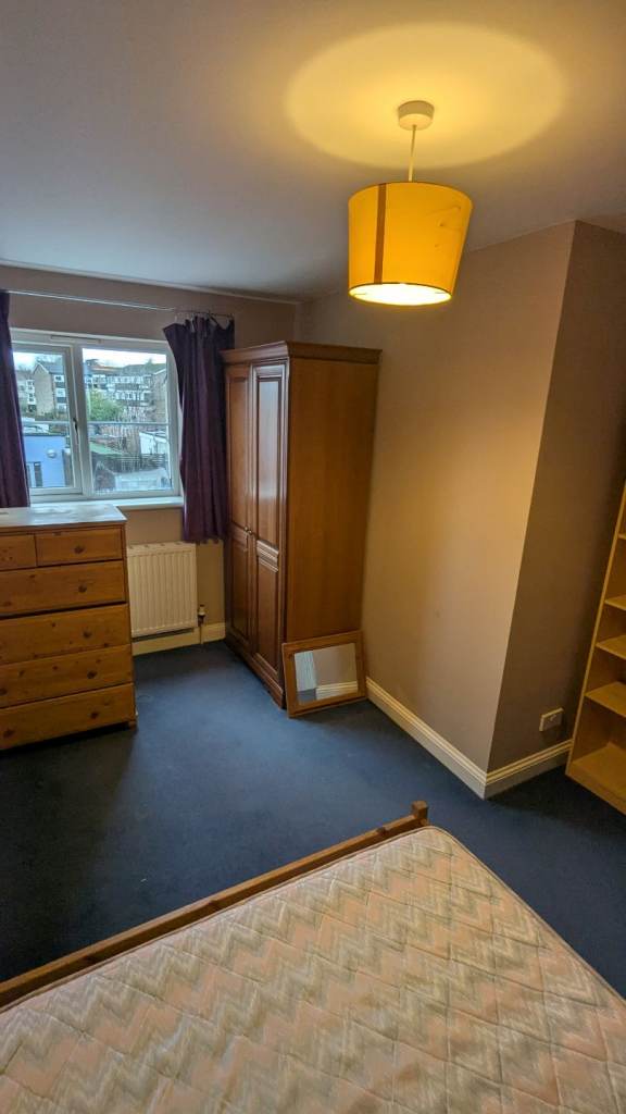 large comfortable room in central headington
