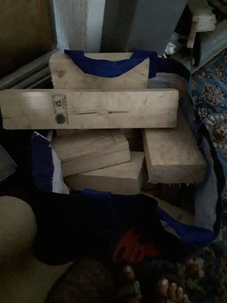 Wanted off cuts of clean wood if anyone needs to get rid of any off cuts thanks 