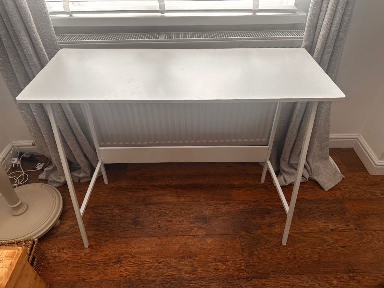 Free! White Metal Frame Desk – Good Condition