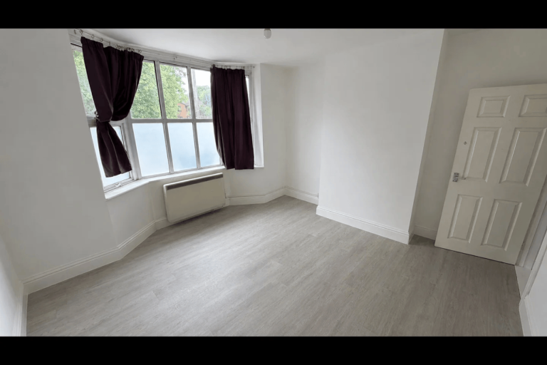 1 Bed Flat, Worplesdon Road, GU2
