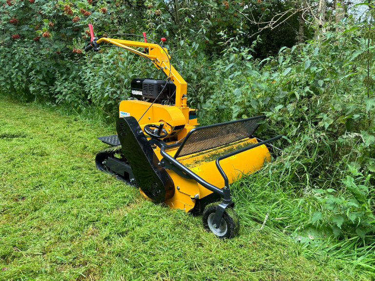 RAPTOR X Pedestrian Track Flail mower (BRAND NEW) Key Start 13.5HP Briggs & Stratton Engine